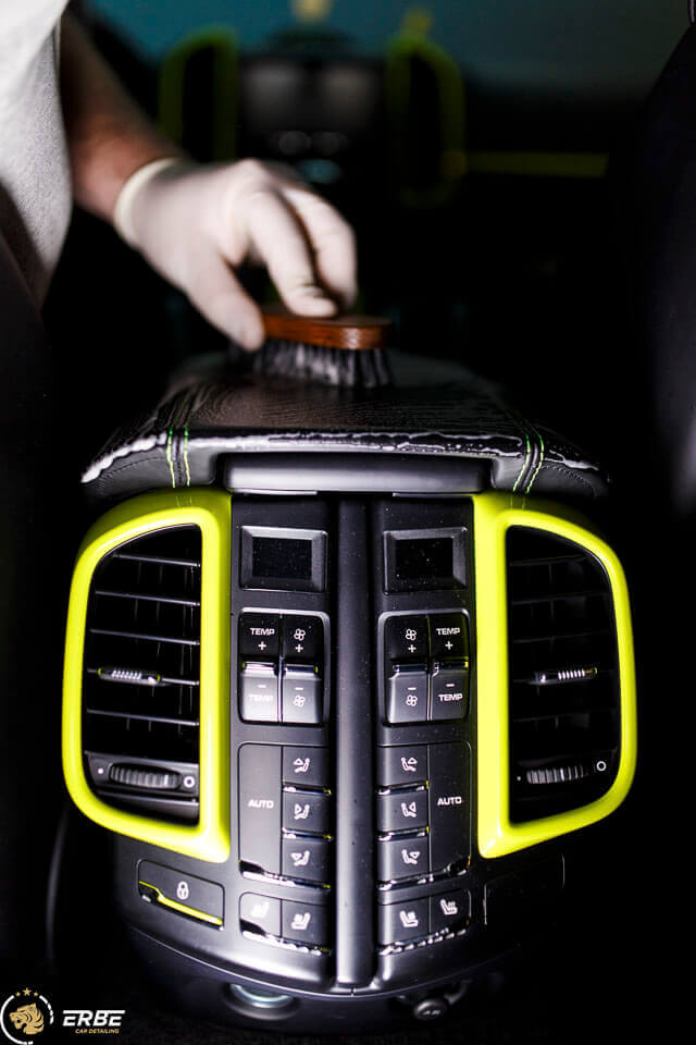 czyszczenie kokpitu porsche cayenne