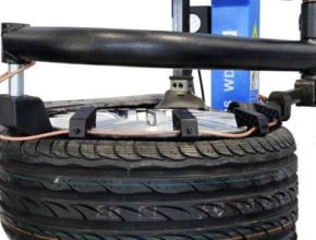 montowanie opony na feldze